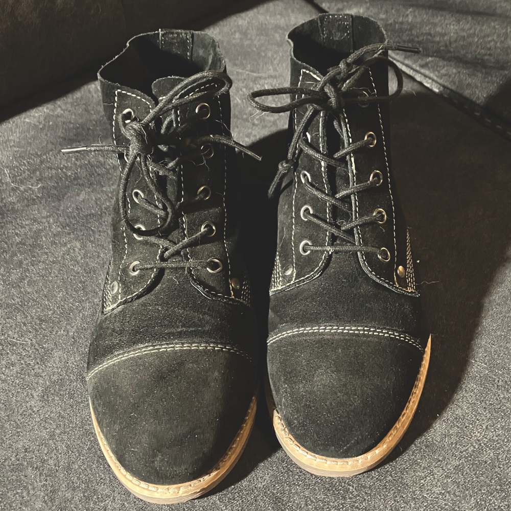 Diba brand suede shoes, size 7.5